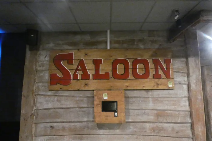Saloon-Schild
